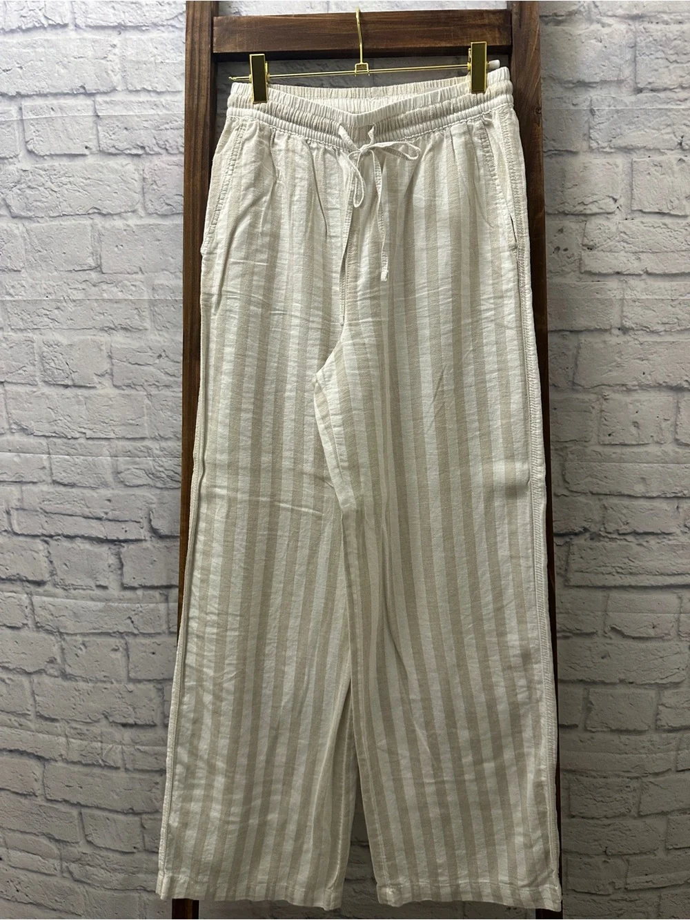 H&M Men's Cream and White Striped Drawstring Joggers